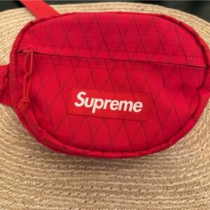 2018 F/W Supreme Waist Bag Red